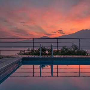 Paola , Torri Del Benaco Italien